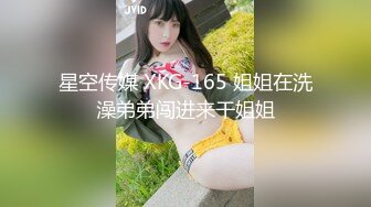 酒店针孔记录华裔美女伺候两个洋小伙