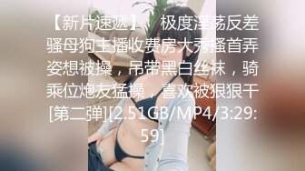 气质风骚颜值又高的轻熟女跟小哥激情啪啪，让小哥一边舔逼一边草穴，搞的骚逼淫水十足浪叫呻吟，自慰诱惑