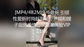 清纯系眼镜乖乖女低调回归,肥美大屁股依旧难顶,双腿中壹条深邃小缝令人神往