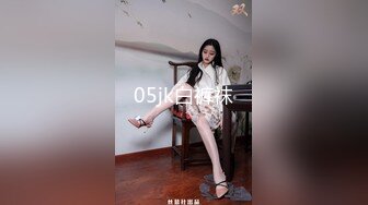 人妻奶妈水做的骚女人，全程露脸黑丝情趣诱惑，舔弄假鸡巴的样子好骚，用奶水射狼友，道具抽插骚穴浪叫呻吟