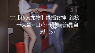 【新片速遞】 ✨【爆料吃瓜】约了个爱唱k的妹子，被操还要继续唱歌，最后忍不住被整层都听见了，服务生在门口偷看[14M/MP4/1:19]