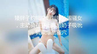 步行街抄底白裙美女应该是刚刚和男人打过炮B里还有精液流出