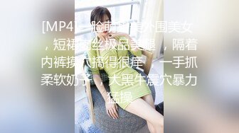 商场白色隔板女厕全景偷拍多位年轻少妇的极品美鲍4 (1)