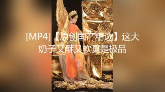 《极品CP魔手外购》坑神潜入某单位女厕实拍超多漂亮小姐姐方便，前后位逼脸同框，各种性感诱人毛毛逼 (17)