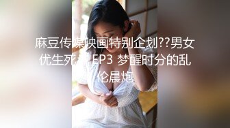 浓密逼毛性欲强美女，双指猛扣水声哗哗，振动棒抽插会呼吸的逼