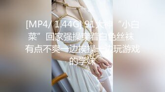 [MP4/365M]5/7最新 哥哥抠逼一点都不温柔少妇撅着屁股给狼友看喷水VIP1196