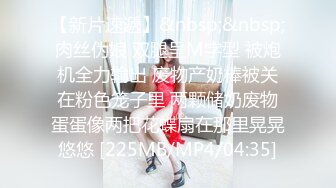 单位女厕偷拍 气质套装美女的微毛小嫩鲍