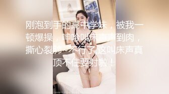 纹身美女的狂野表演：沙发上的激烈对决，床上的极致享受