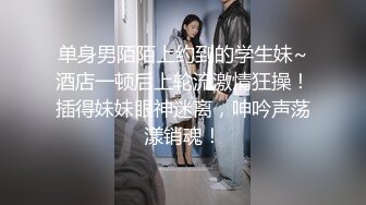 商场女厕偷拍大哥的女人 上个厕所还有小弟伺候着