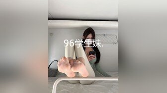 [MP4/ 593M] 东北网红女神极品肥臀，胸有有点小激情啪啪，骑在身上磨蹭脱掉内裤，主动套弄抽插美臀