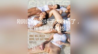 大胡子多毛性欲强新人红唇美妞，掰开塞逼一顿猛扣，水声哗哗手法娴熟