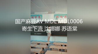 【抖音闪现】不经意的走光，小少妇家中练习倒立，不小心露奶，慌忙中害怕被封