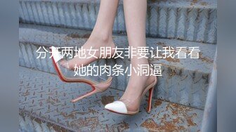 吊奶女友非要在洗手间让我后入她边玩自拍