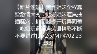 风骚人妻露脸在家伺候两个小哥激情啪啪，前插后入爆草蹂躏激情上位让小哥玩奶子，逼被草着嘴里还塞鸡巴好骚