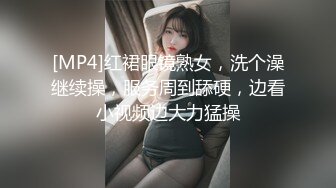 【广西母子乱伦】给亲妈下药，骚逼老妈国庆穿黑丝出去吃饭回到家骚逼黏糊糊的被儿子接着干