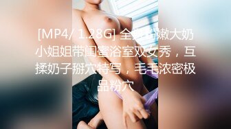 00后双马尾萌妹，黑白丝袜玻璃棒插无毛骚穴，抬起双腿特写视角，搞得小穴很湿