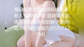 商场偷拍专心玩手机美女竟然毫无察觉