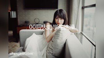 女神颜值姐妹花【无敌兔兔】双女诱惑，吊带红色丝袜，顶级美腿，揉捏奶子假屌插穴，互揉奶子很嗨