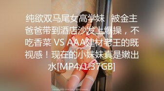 欧美极品身材美女在众多痴汉包围中现场直播啤酒灌逼！