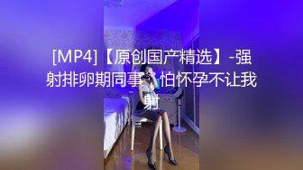 [MP4/ 1.53G] 卷发小哥哥和三女多人淫乱，带个小雨衣就开始作战，多种道具自慰骚穴，淫水很多