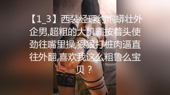 潜入大学女厕偷拍粉衣牛仔裤学妹 肥大的黑阴唇