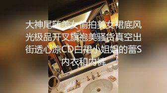 气质韵味御姐范美少妇，性感黑色比基尼，岔开大腿，手指掰穴给狼友看看