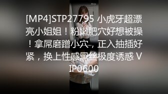 《极品CP魔手外购》坑神躲藏女厕隔间连续偸拍 超多小姐姐蹲坑→韵味少妇美少女都有移动角度全景拍脸拍逼超级刺激 (2)