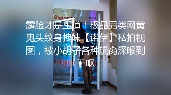 偷拍身材非常不错的美女洗澡，乳房很漂亮