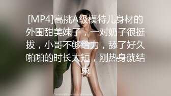 上帝视角欣赏外表看起文雅美女内心实则很淫荡主动给男友脱衣服热吻干完一炮不过瘾自己又主动女上位自己动