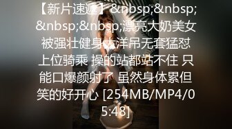 贵在真实，单间淋浴室隔板缝偸拍小情侣鸳鸯浴舔B抠B啪啪，很刺激 (2)