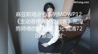 [MP4/ 359M] 皮肤黝黑的漂亮女友，露脸出镜骑乘大肉棒，全程都是女友在动，舒服内射！