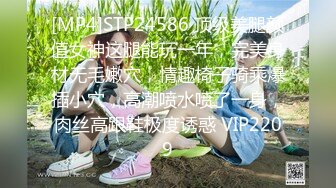 【京鱼儿】19岁童颜巨乳少女~学生服~公园凉亭刺激玩跳蛋! 白皙大奶，多毛嫩穴，道具自慰，喷水流白浆，玩到翻白眼