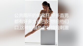 Nanako 在她性感的角色扮演中身材矮小地站在你面前，试图隐藏她是多么的角质。所以你命令她站在那里，用她的内裤按摩她的阴蒂。但是你想要更多，让她脱掉她的内裤，试着在抚弄自己的同时保持站立。当她几乎无法站立时，您让她坐在沙发上，但她必须在她的阴蒂上使用强力振动器以使自己反复达到高潮。